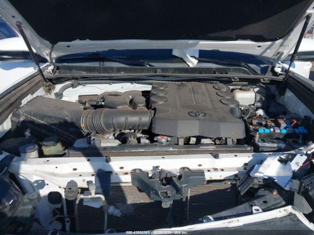 Toyota 4Runner Image 11