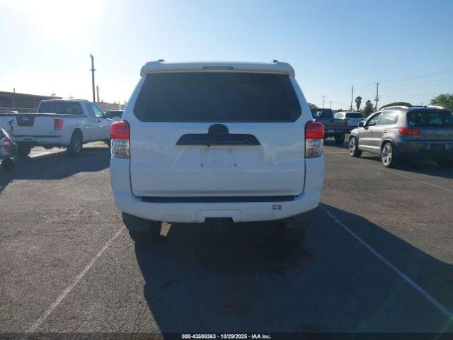 Toyota 4Runner Image 16