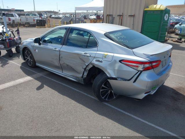 Toyota Camry Se Image 2