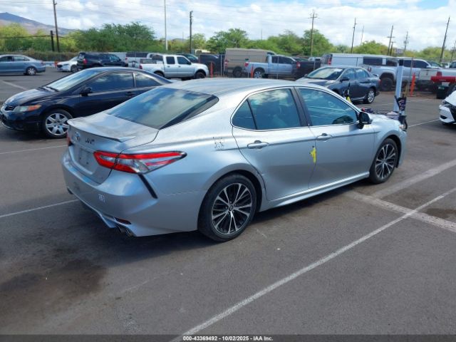 Toyota Camry Se Image 6