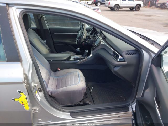 Toyota Camry Se Image 4