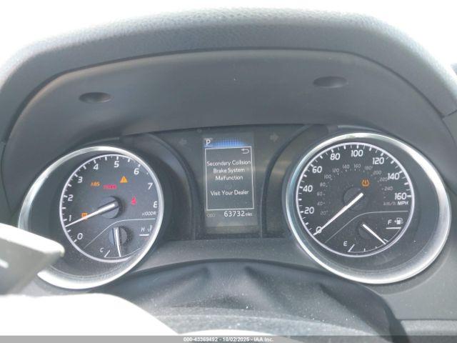 Toyota Camry Se Image 8