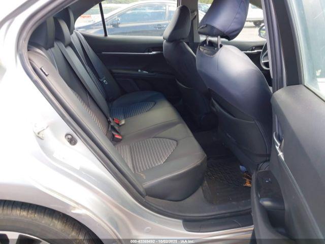 Toyota Camry Se Image 12