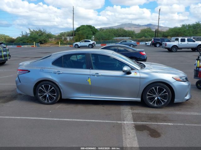 Toyota Camry Se Image 17