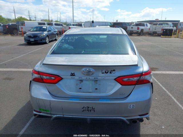 Toyota Camry Se Image 15