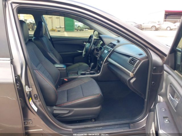 Toyota Camry Se Image 2