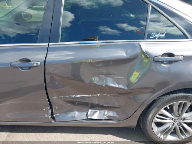 Toyota Camry Se Image 16