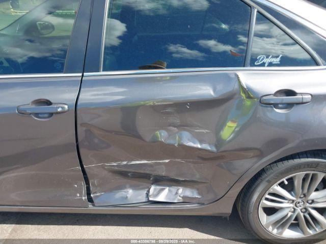 Toyota Camry Se Image 16