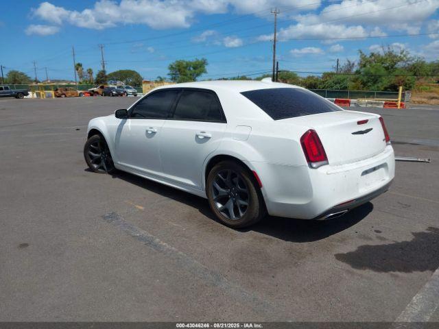 Chrysler 300 Touring L Image 3