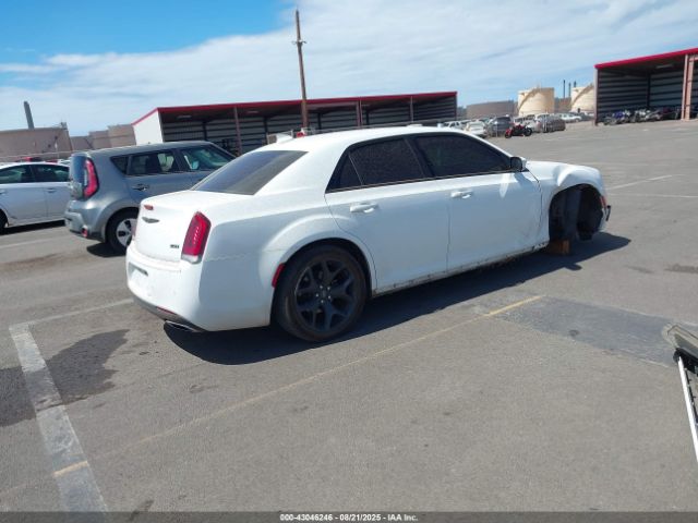 Chrysler 300 Touring L Image 4