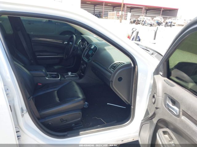 Chrysler 300 Touring L Image 6