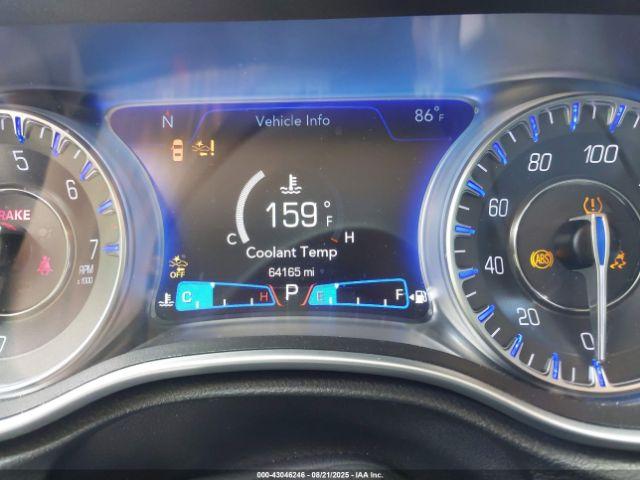 Chrysler 300 Touring L Image 8