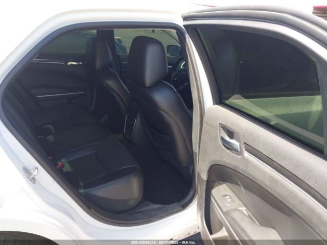 Chrysler 300 Touring L Image 7