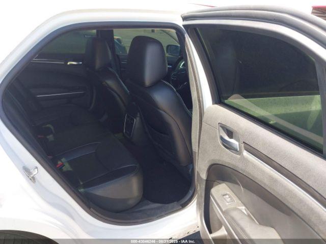 Chrysler 300 Touring L Image 7