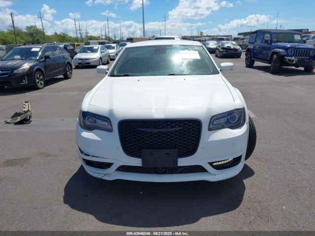 Chrysler 300 Touring L Image 14