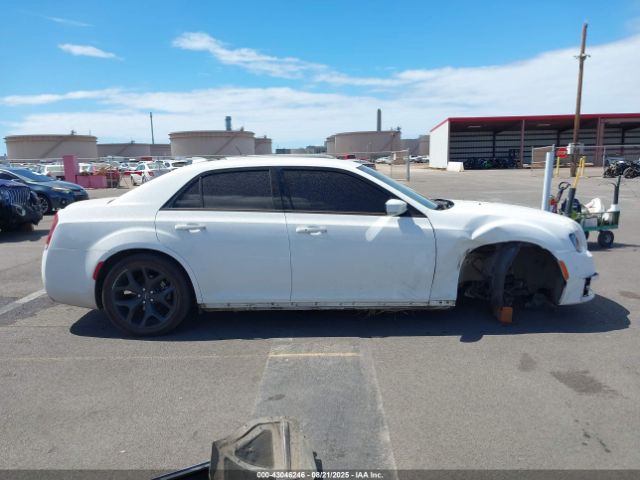 Chrysler 300 Touring L Image 12