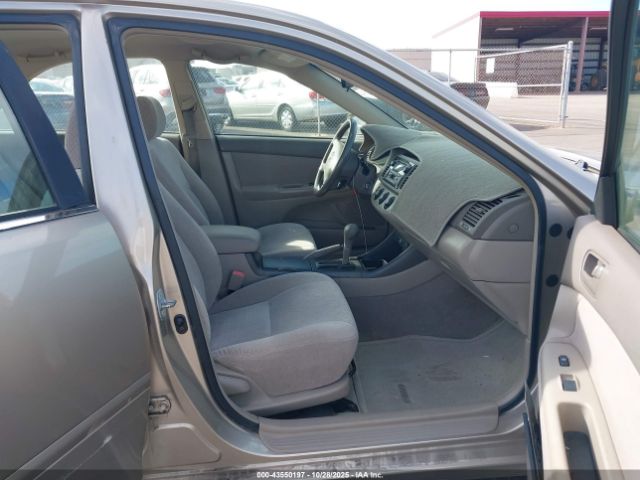 Toyota Camry Image 9