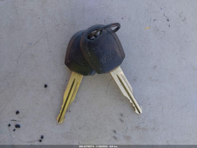 Kia Spectra Image 11