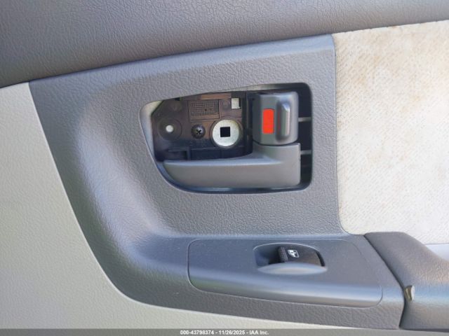 Kia Spectra Image 13