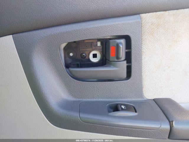 Kia Spectra Image 13