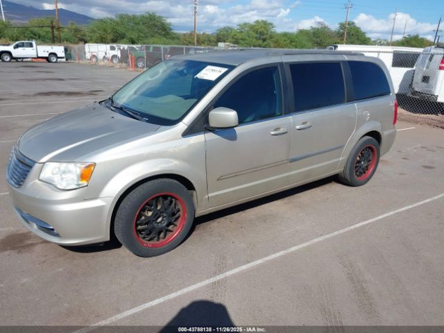 Chrysler Town & Country Touring Image 11