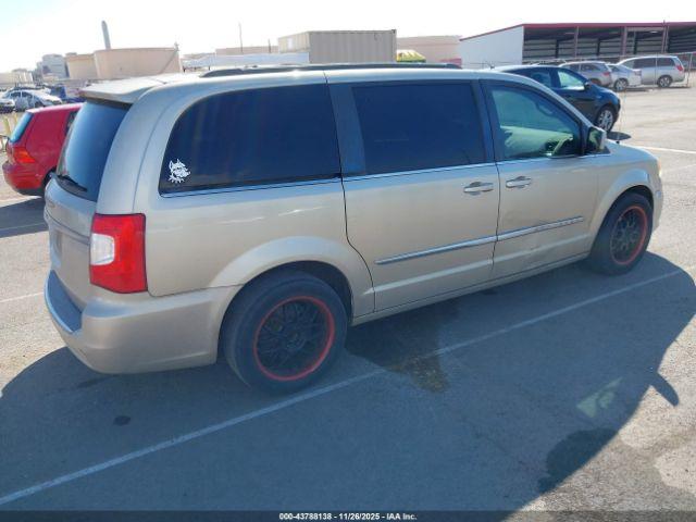 Chrysler Town & Country Touring Image 10