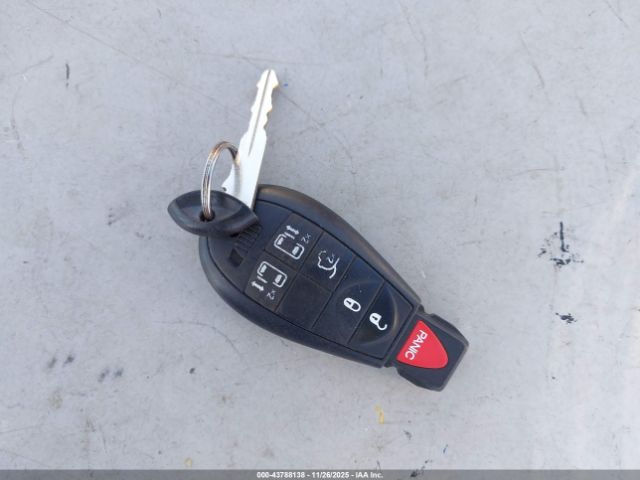 Chrysler Town & Country Touring Image 5