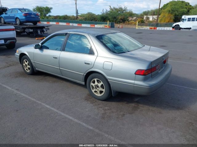 Toyota Camry Image 8