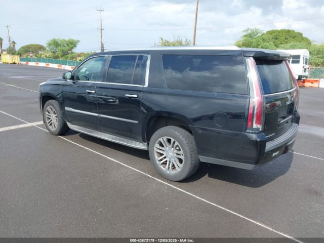 Cadillac Escalade Standard Image 6