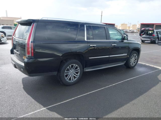 Cadillac Escalade Standard Image 3