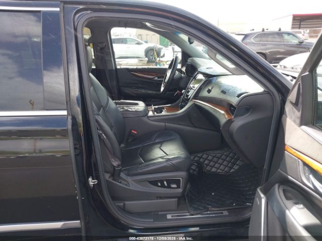 Cadillac Escalade Standard Image 9