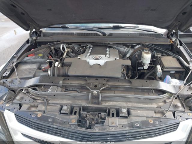 Cadillac Escalade Standard Image 8