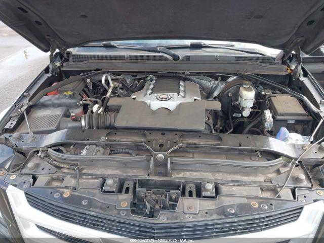 Cadillac Escalade Standard Image 8