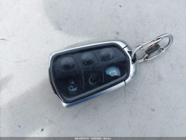 Cadillac Escalade Standard Image 12