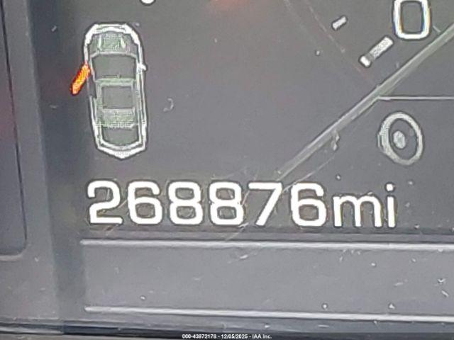 Cadillac Escalade Standard Image 16