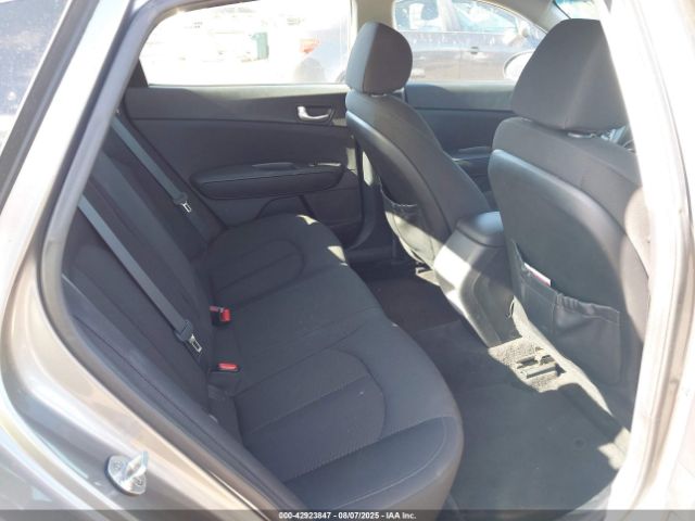 Kia Optima Lx Image 10