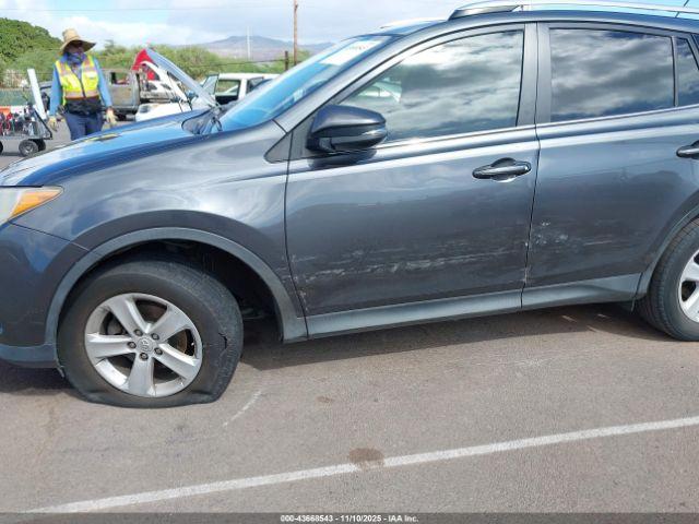 Toyota RAV4 Limited Image 14