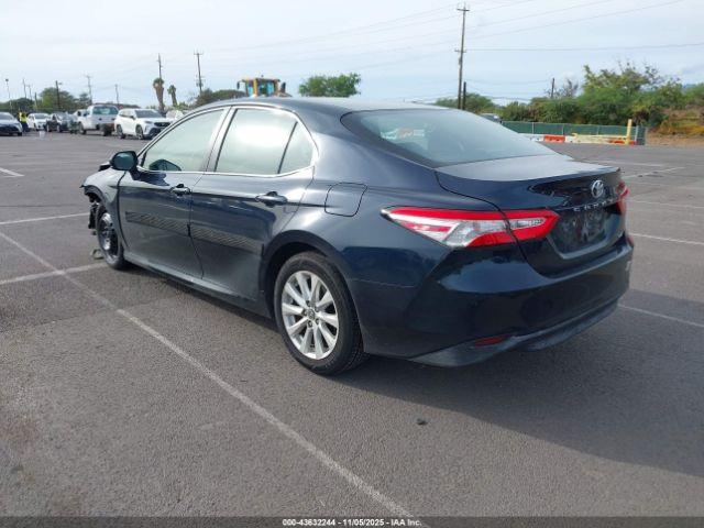 Toyota Camry Le Image 3