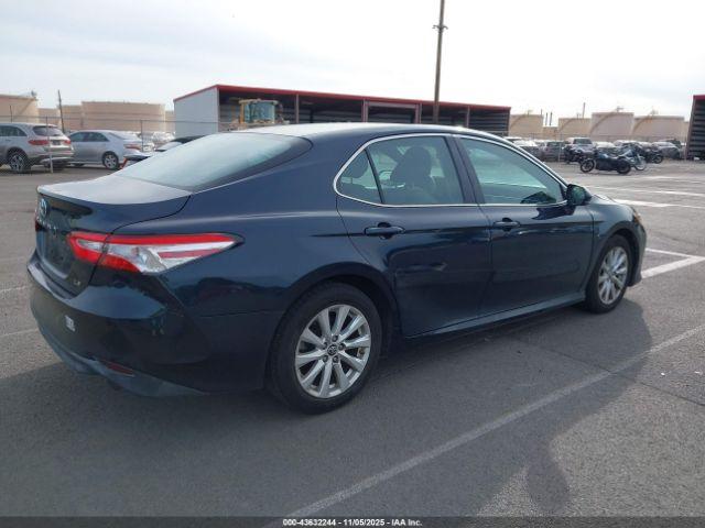 Toyota Camry Le Image 4