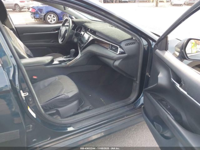 Toyota Camry Le Image 11