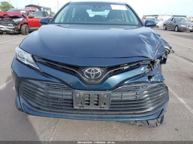 Toyota Camry Le Image 5