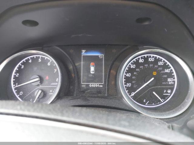 Toyota Camry Le Image 7