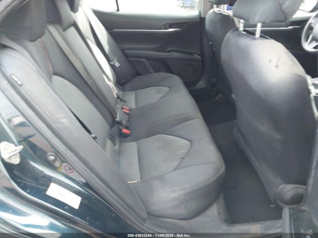 Toyota Camry Le Image 6