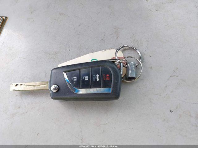 Toyota Camry Le Image 10