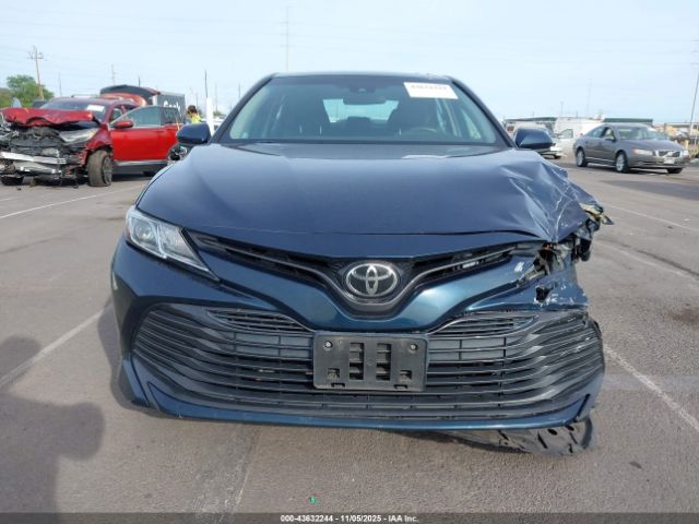 Toyota Camry Le Image 18