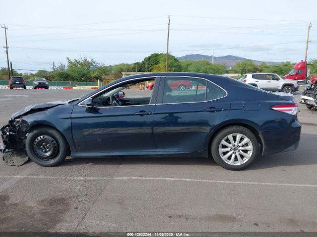 Toyota Camry Le Image 19