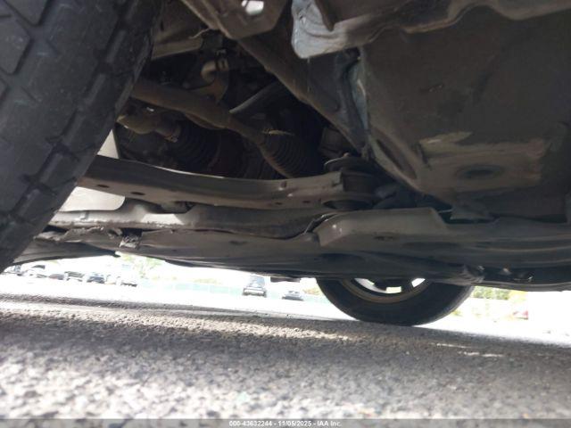 Toyota Camry Le Image 17