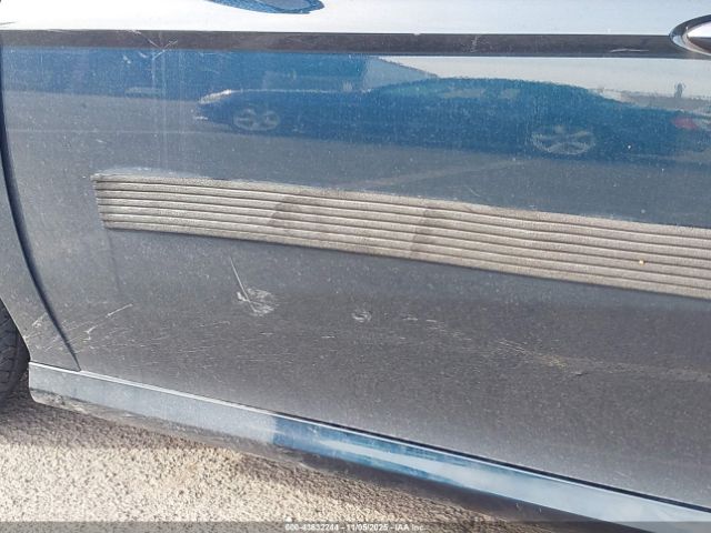 Toyota Camry Le Image 16