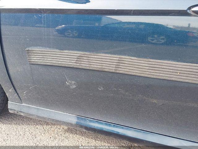 Toyota Camry Le Image 16