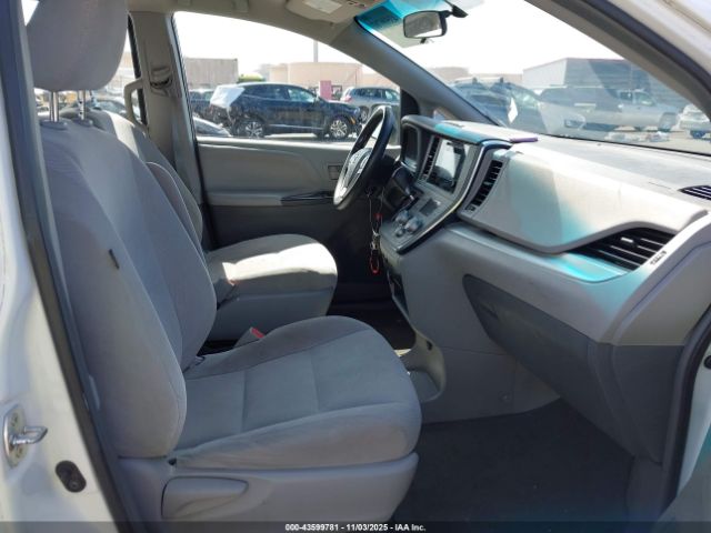 Toyota Sienna L 7 Passenger Image 9